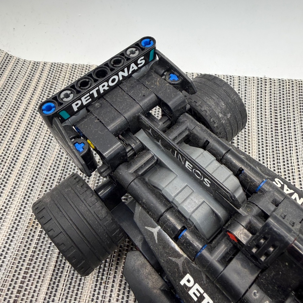 LEGO Technic Mercedes-AMG F1 W14 E Performance Pull-Back 42165 Race Car Black - Picture 3 of 9